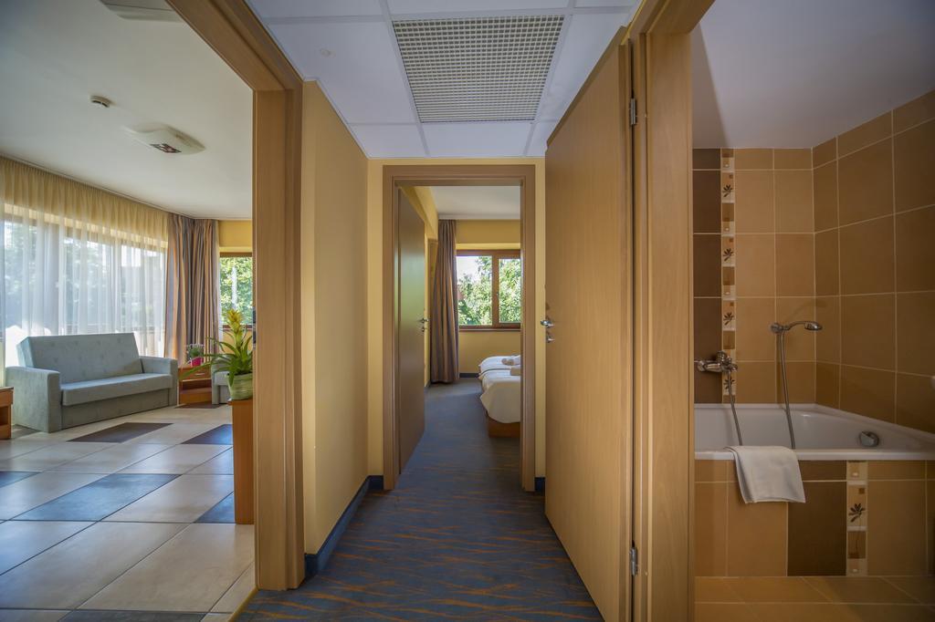 Duna Hotel Paks Exterior photo