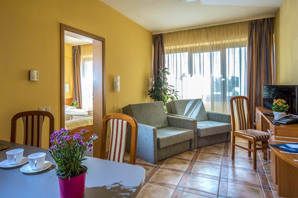 Duna Hotel Paks Exterior photo